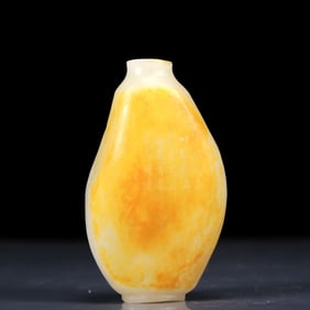 An Exquisite White Jade Snuff Bottle