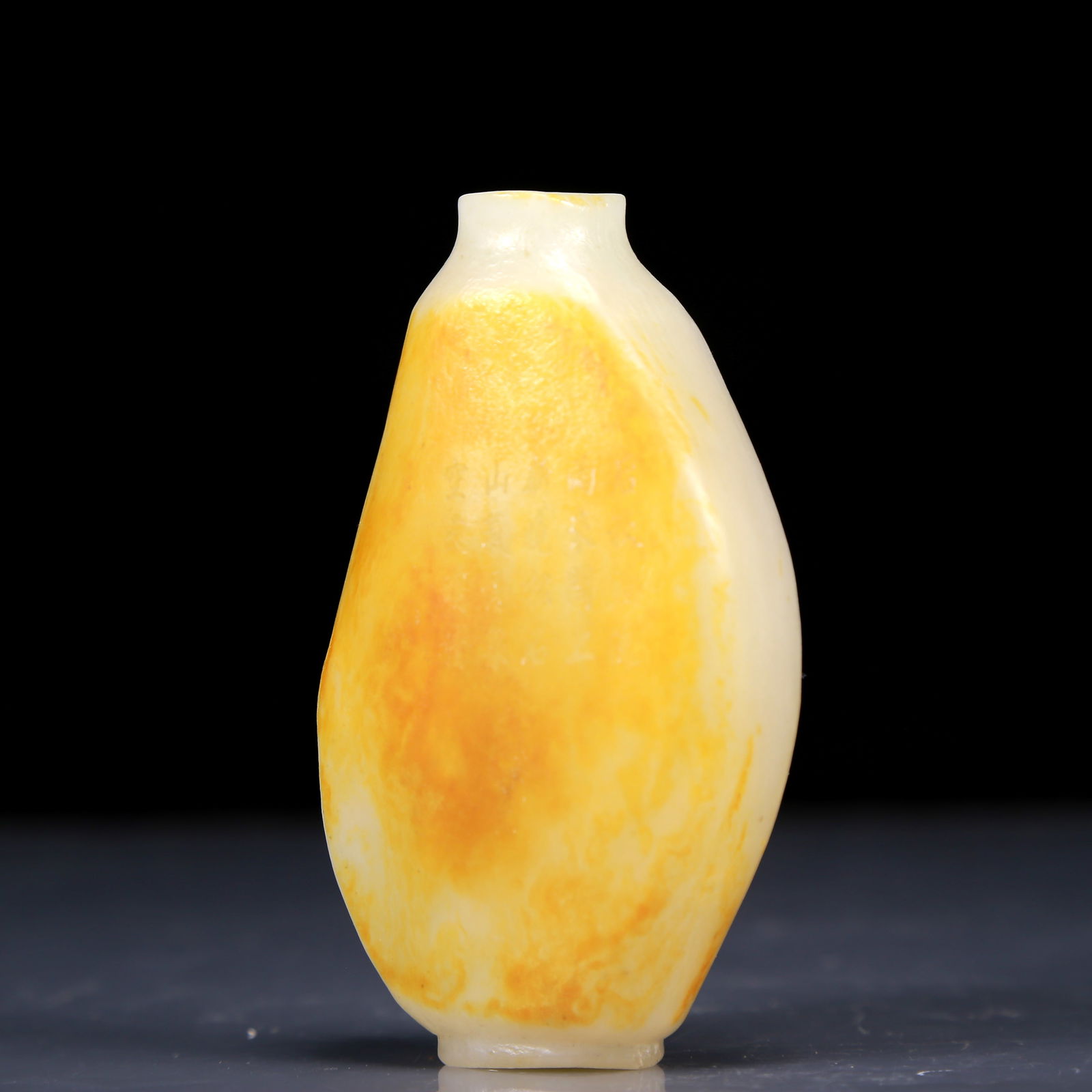 An Exquisite White Jade Snuff Bottle - 2