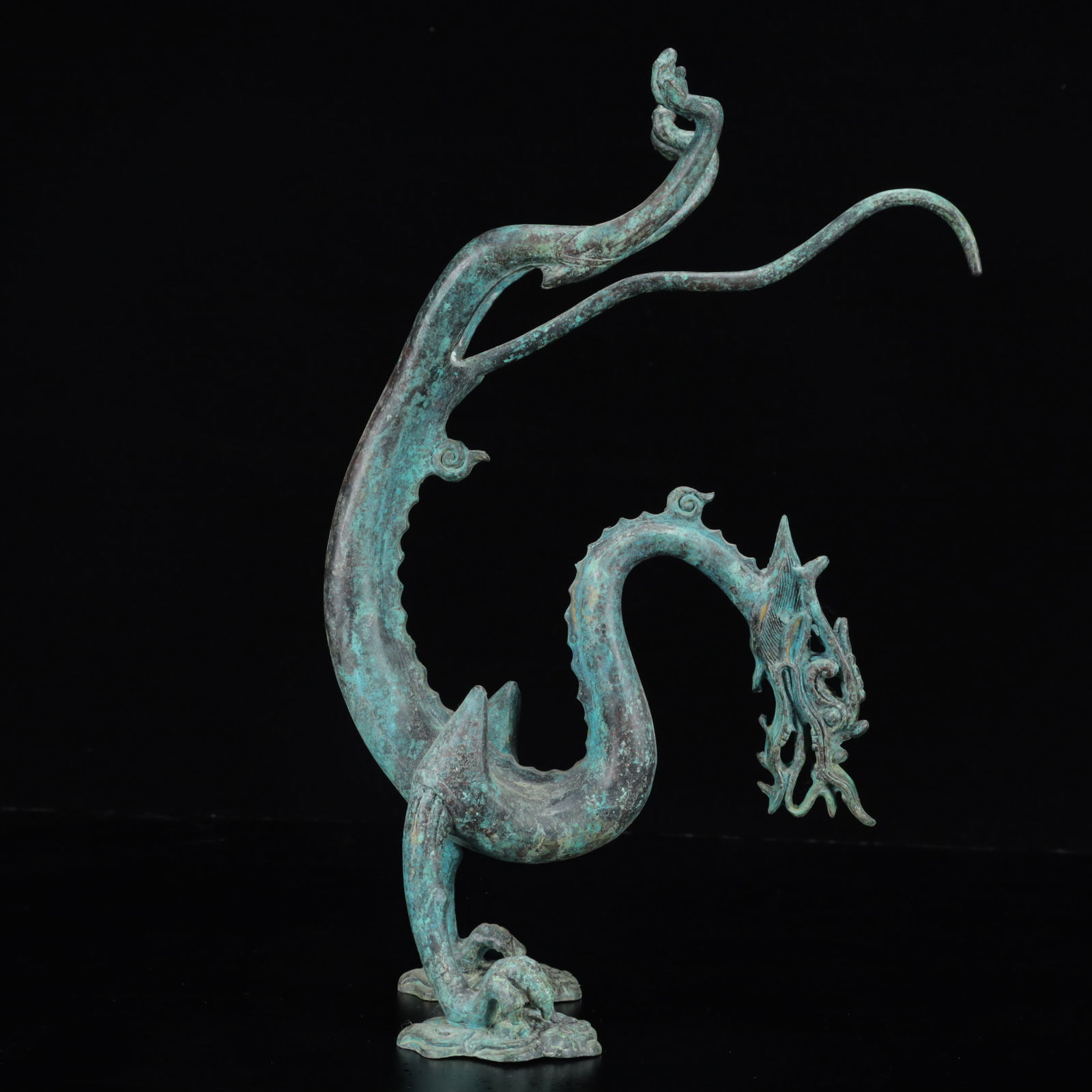 An Archaic Bronze Dragon Ornament: An Archaic Bronze Dragon Ornament,the Warring States Period in China,Size:13.8inx4.3inx7.9in,Weight:1900g 青铜龙摆件,中国战国时期
