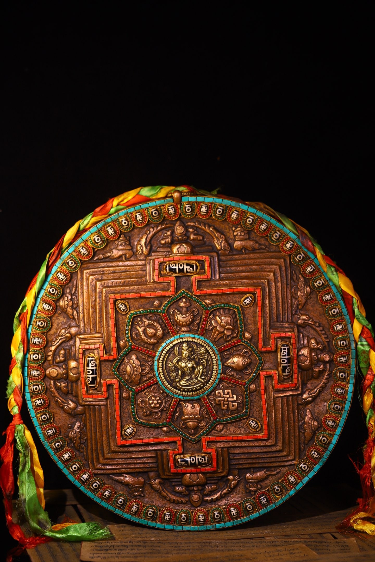 A Rare Bronze Inlaid Dzi Bead and Turquoise Figure Pattern Tangka: A Rare Bronze Inlaid Dzi Bead and Turquoise Figure Pattern Tangka,Qing Dynasty,China,Size:18.5inx16.9in,Weight:2300g 