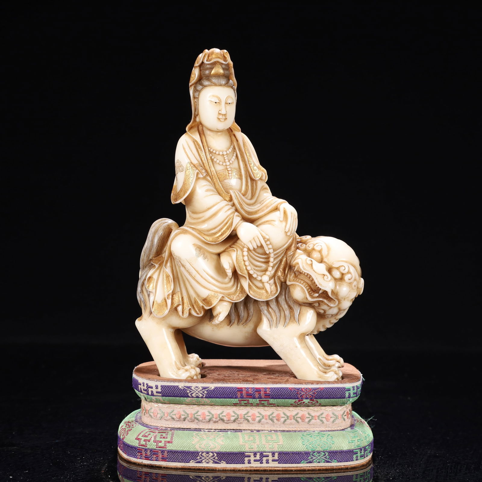 An Exquisite Shoushan Stone Painted Gold Shou-Character Auspicious Cloud Pattern Statue of (1 of 14)