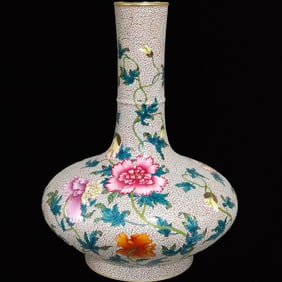 An Exquisite Famille-Rose Flower Pattern Vase
