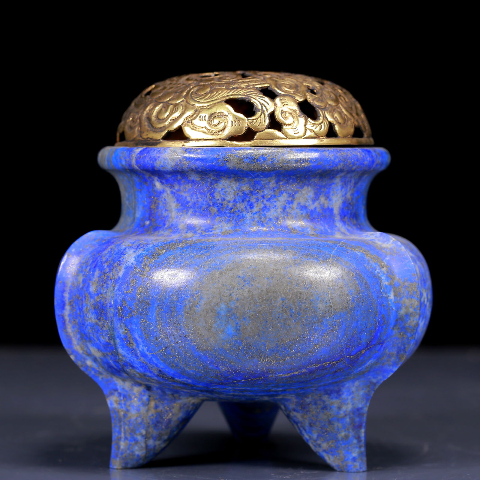 An Exquisite Lapis Lazuli Dragon Pattern Tripod Censer: An Exquisite Lapis Lazuli Dragon Pattern Tripod Censer,Qing Dynasty, China,Size: 5.1inx5.5in,Weight:1170g 