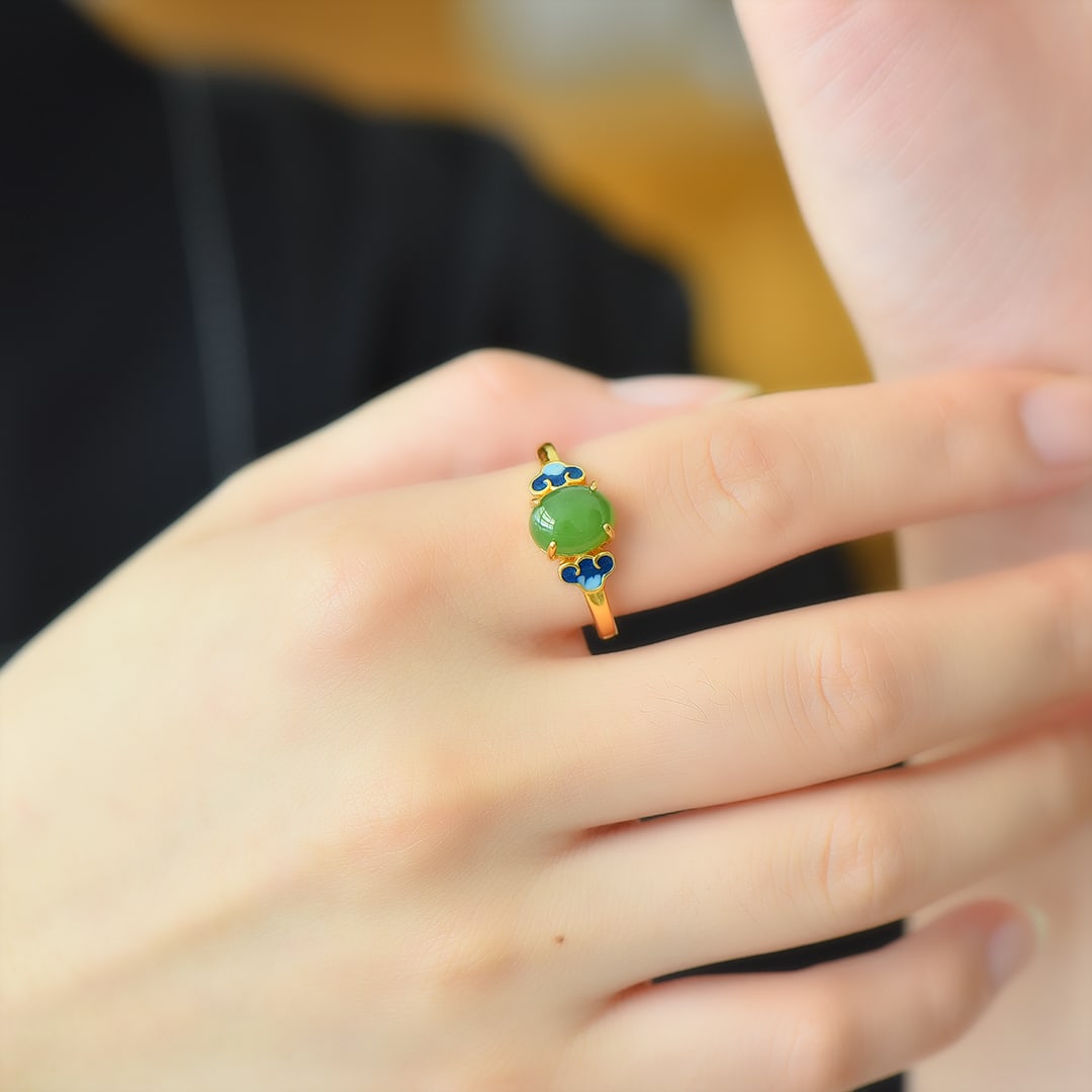 An Exquisite Sterling Silver-Gold Plated Inlaid Jasper Ring: An Exquisite Sterling Silver-Gold Plated Inlaid Jasper Ring 纯银镀金镶碧玉戒指