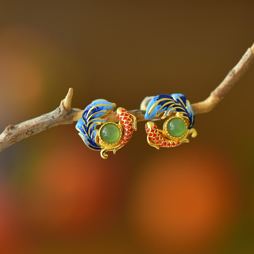 A Pair of Exquisite Sterling Silver-Gold Plated Inlaid Jasper Enamel Earrings: A Pair of Exquisite Sterling Silver-Gold Plated Inlaid Jasper Enamel Earrings 一对纯银镀金镶碧玉珐琅耳环
