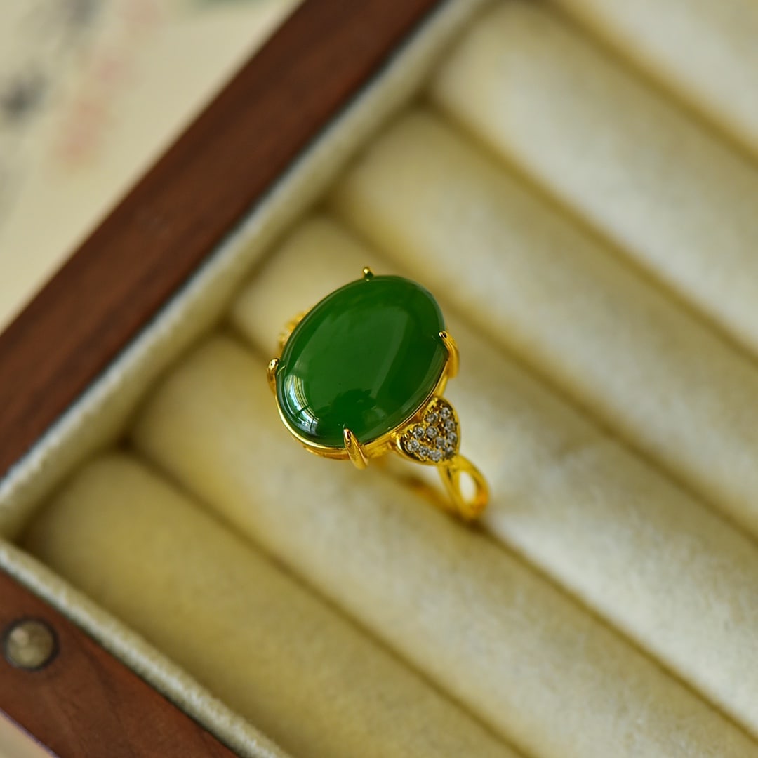 An Exquisite Sterling Silver-Gold Plated Inlaid Jasper Ring,Inlaid Diamond: An Exquisite Sterling Silver-Gold Plated Inlaid Jasper Ring,Inlaid Diamond,Size:0.5inx0.6in 纯银镀金镶碧玉戒指,嵌钻石