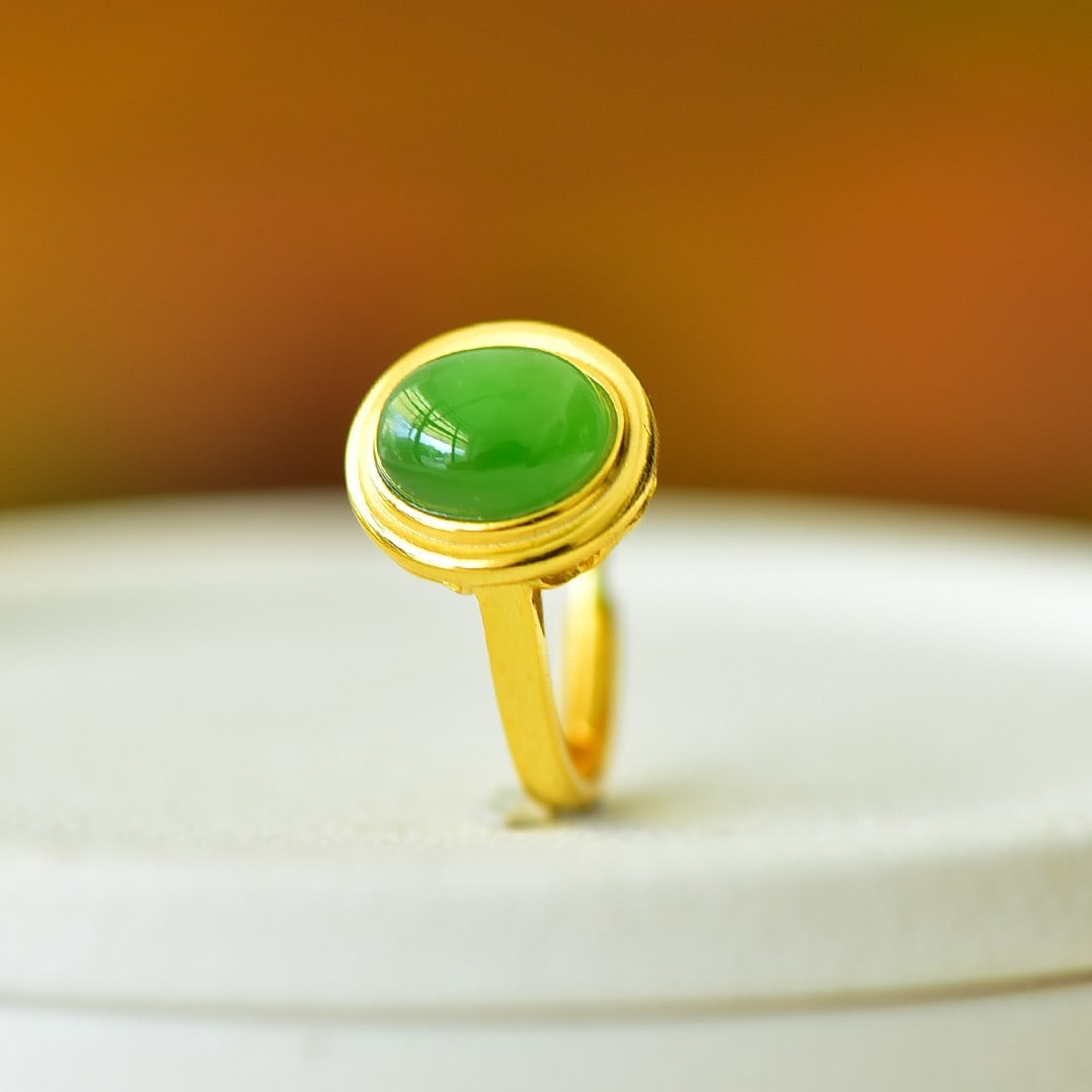 An Exquisite Sterling Silver-Gold Plated Inlaid Jasper Ring: An Exquisite Sterling Silver-Gold Plated Inlaid Jasper Ring,Size:0.3inx0.4in 纯银镀金镶碧玉戒指