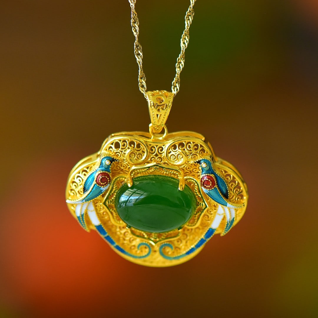 An Exquisite Sterling Silver-Gold Plated Inlaid Jasper Enamel Pendant: An Exquisite Sterling Silver-Gold Plated Inlaid Jasper Enamel Pendant 纯银镀金镶碧玉珐琅吊坠