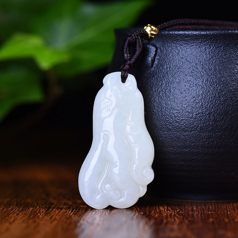 An Exquisite White Jade Bergamot Pendant: An Exquisite White Jade Bergamot Pendant,Size:0.8inx1.5in (寓意)吉祥如意 平安兴旺 白玉佛手挂件