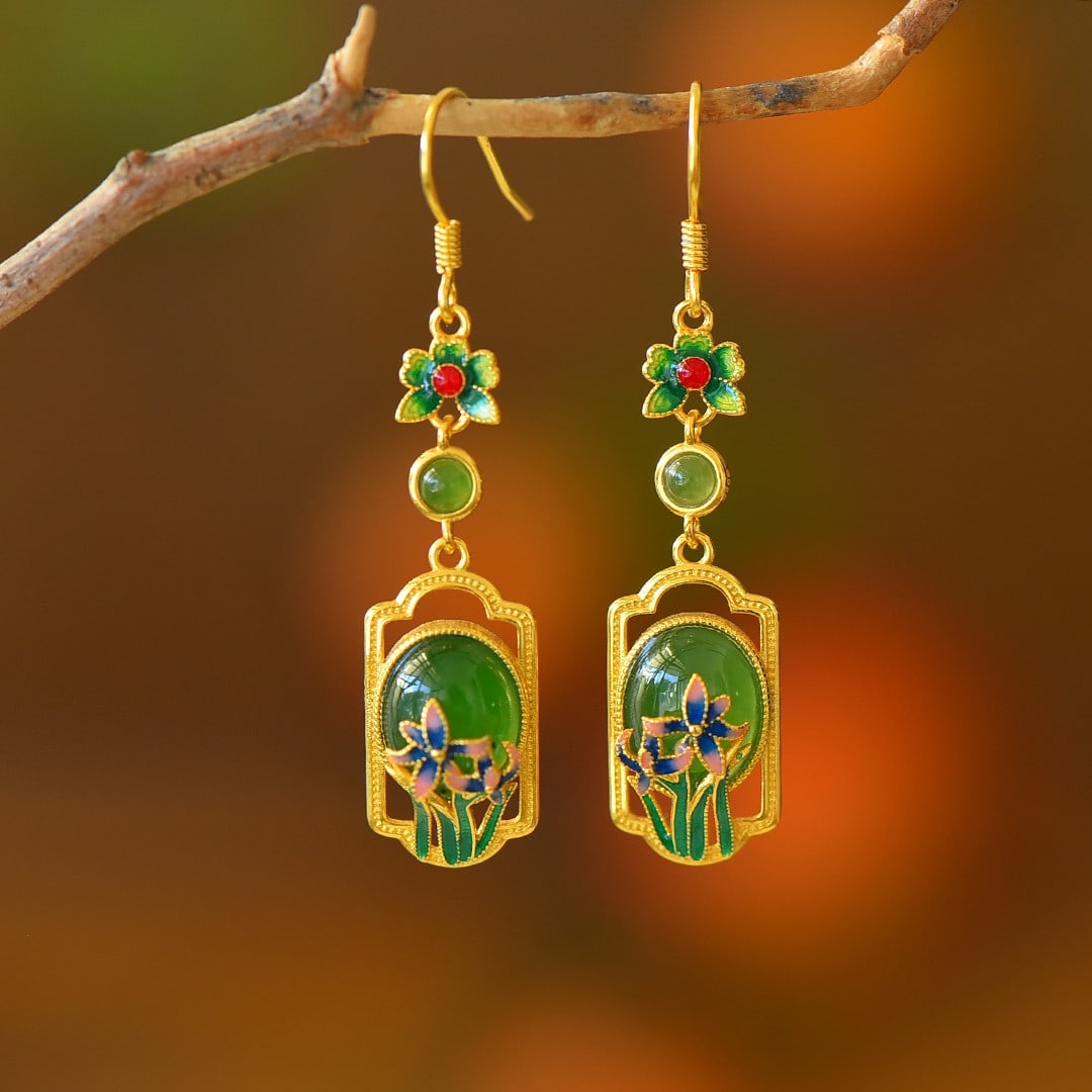 A Pair of Exquisite Sterling Silver-Gold Plated Inlaid Jasper Earrings: A Pair of Exquisite Sterling Silver-Gold Plated Inlaid Jasper Earrings 一对纯银镀金镶碧玉耳环