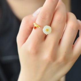 An Exquisite Sterling Silver-Gold Plated Inlaid White Jade Ring