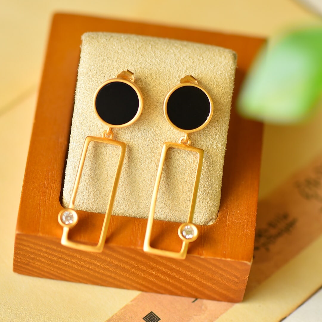 A Pair of Exquisite Sterling Silver-Gold Plated Inlaid Black Jade Earrings,Inlaid Diamond: A Pair of Exquisite Sterling Silver-Gold Plated Inlaid Black Jade Earrings,Inlaid Diamond,Size:0.5inx1.6in 