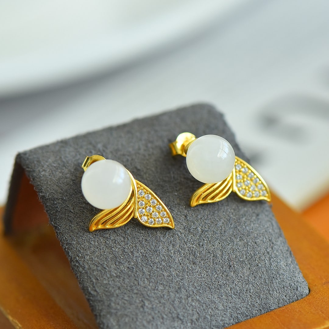 A Pair of Exquisite Sterling Silver-Gold Plated Inlaid White Jade Earring , Inlaid Diamonds: A Pair of Sterling Silver-Gold Plated Inlaid White Jade Earring , Inlaid Diamond , Size :0.3inx0.3ins 
