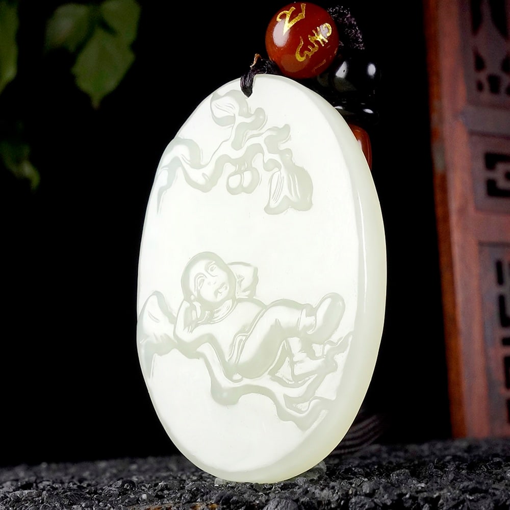 An Exquisite White Jade Figure Pattern Pendant - 2