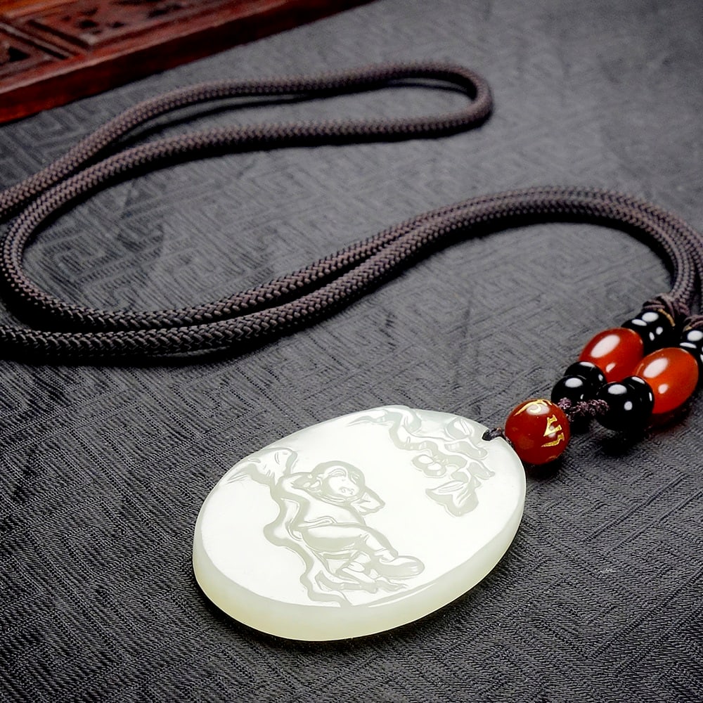 An Exquisite White Jade Figure Pattern Pendant - 6