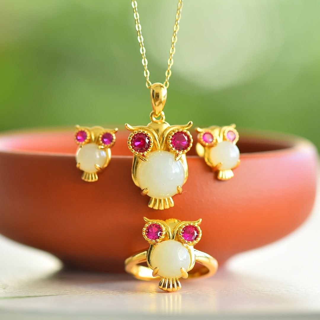 A Set of Fine Sterling Silver-Gold Plated Inlaid White Jade Jewelrys: A Set of Fine Sterling Silver-Gold Plated Inlaid White Jade Jewelrys, 一套纯银镀金镶白玉首饰