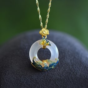 An Exquisite Sterling Silver-Gold Plated Inlaid Agate Pendant