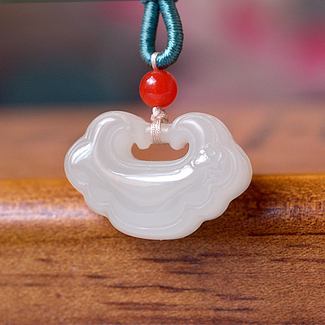 An Exquisite White Jade Pendant: An Exquisite White Jade Pendant,Size:0.7inx1in 白玉挂件
