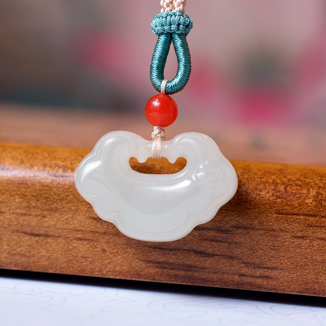 An Exquisite White Jade Pendant - 2