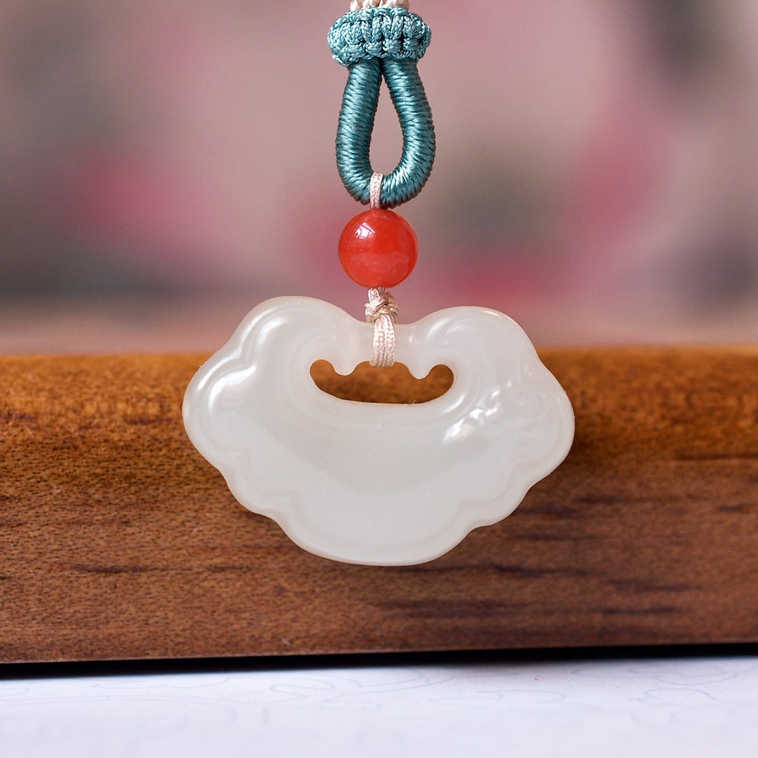 An Exquisite White Jade Pendant - 3