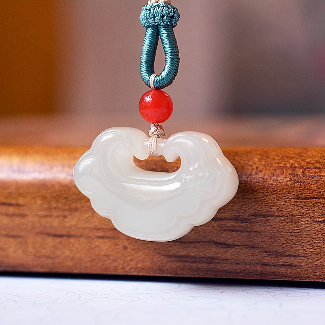 An Exquisite White Jade Pendant - 4