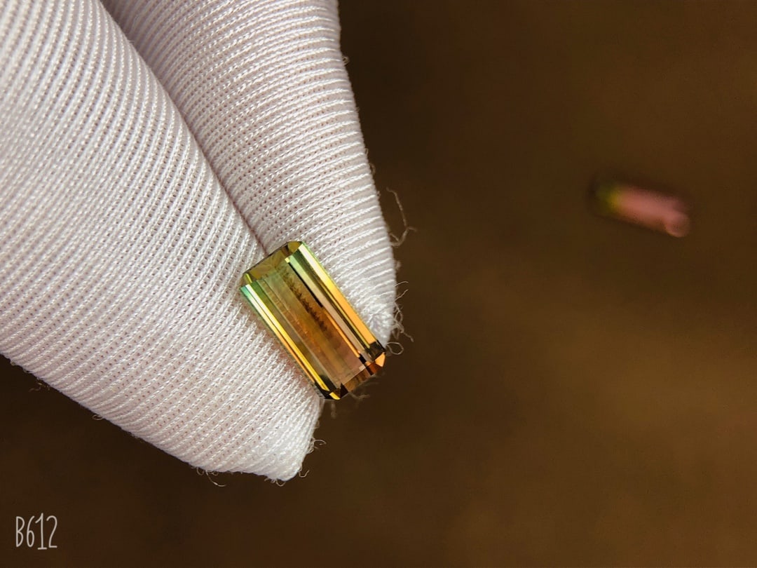 2.89Ctw Natural Tourmaline Loose: 2.89Ctw Natural Tourmaline Loose,Size:0.4inx0.2inx0.2in 2.89Ctw天然碧玺裸石