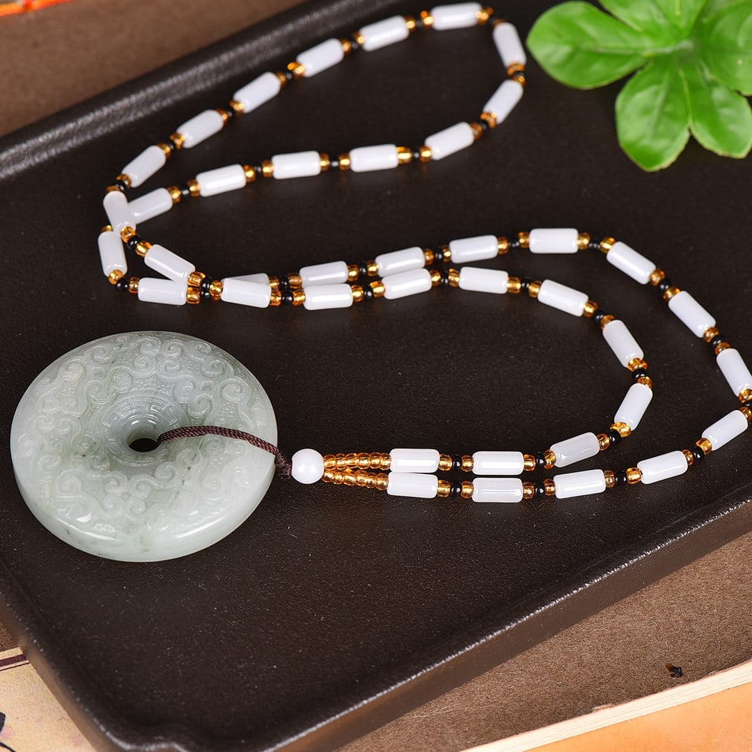 An Exquisite Jadeite Auspicious Cloud Pattern Pendant - 4