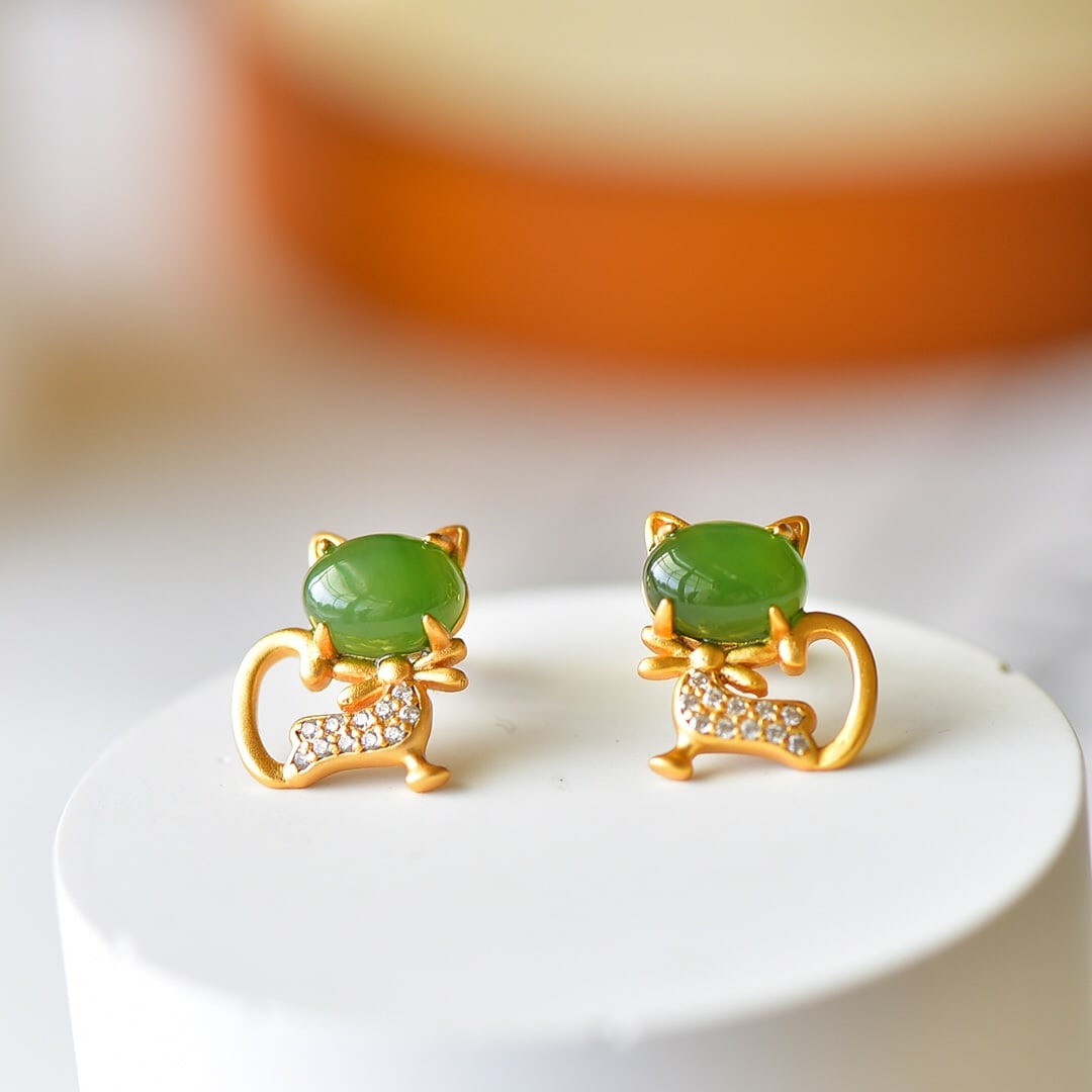 A Pair of Exquisite Sterling Silver-Gold Plated Inlaid Jasper Earring , Inlaid Diamonds: A Pair of Sterling Silver-Gold Plated Inlaid Jasper Earring , Inlaid Diamond , Size :0.2inx0.3ins 