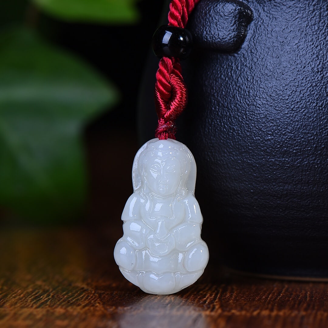 An Exquisite White Jade Statue of Avalokitesvara Pendant: An Exquisite White Jade Statue of Avalokitesvara Pendant,Size:0.6inx0.9in 白玉观音挂件