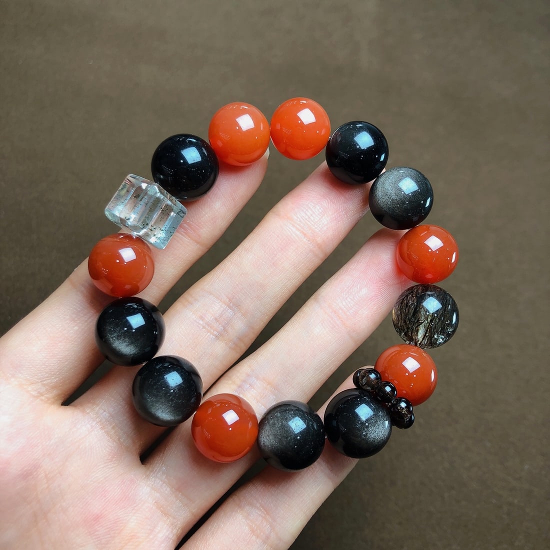 An Exquisite Crystal Silver Sheen Obsidian Agate Bracelets: An Exquisite Crystal Silver Sheen Obsidian Agate Bracelets,Size:0.5in,Weight:37.6g 水晶银曜石玛瑙手串
