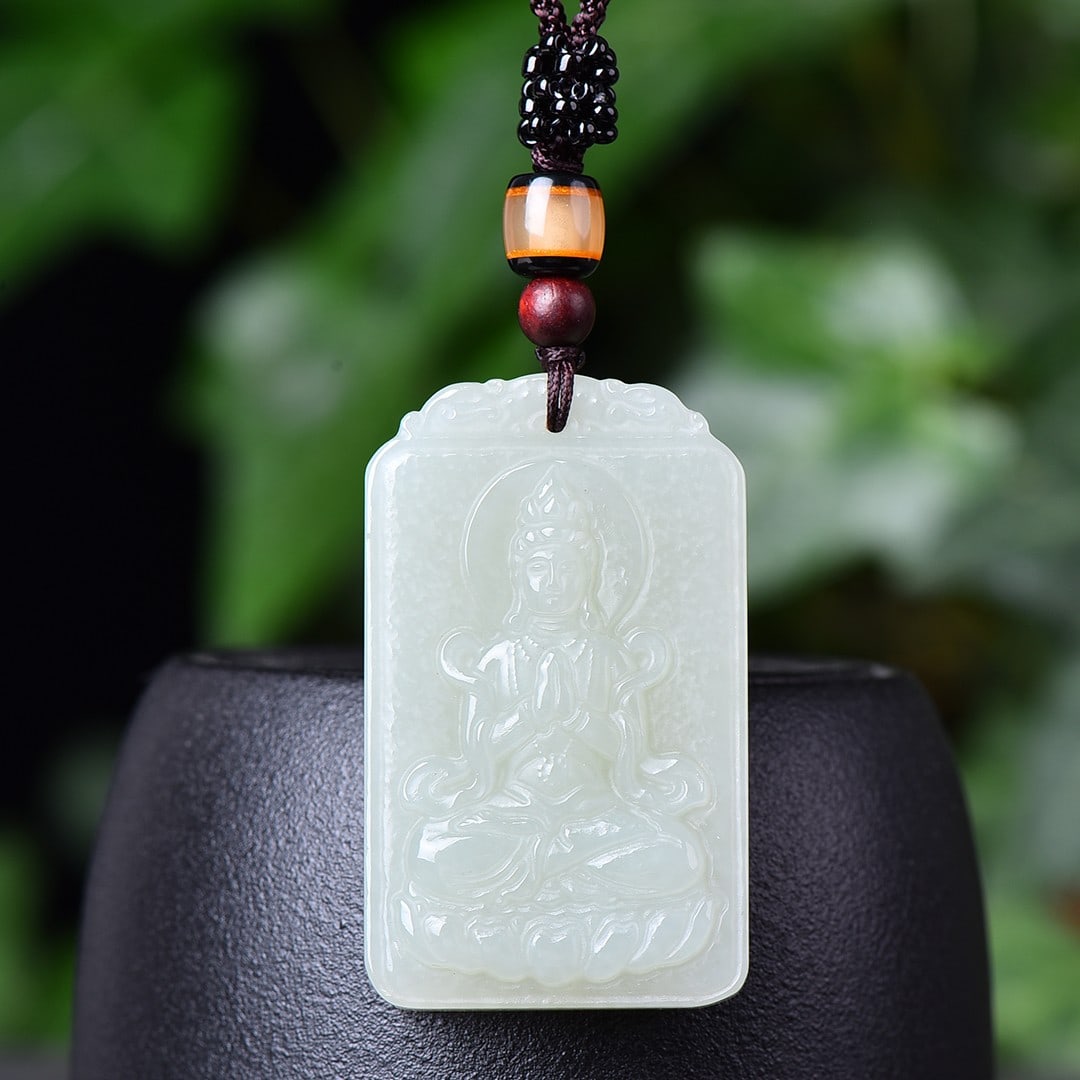 An Exquisite White Jade Statue of Avalokitesvara Pendant: An Exquisite White Jade Statue of Avalokitesvara Pendant,Size:1.2inx2in 白玉观音像挂件