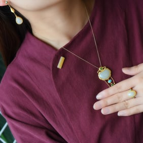 A Set of Fine Sterling Silver-Gold Plated Inlaid White Jade Jewelrys