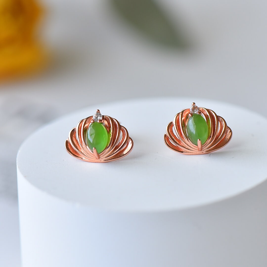 A Pair of Exquisite Sterling Silver-Gold Plated Inlaid Jasper Earrings: A Pair of Exquisite Sterling Silver-Gold Plated Inlaid Jasper Earrings 一对纯银镀金镶碧玉耳环