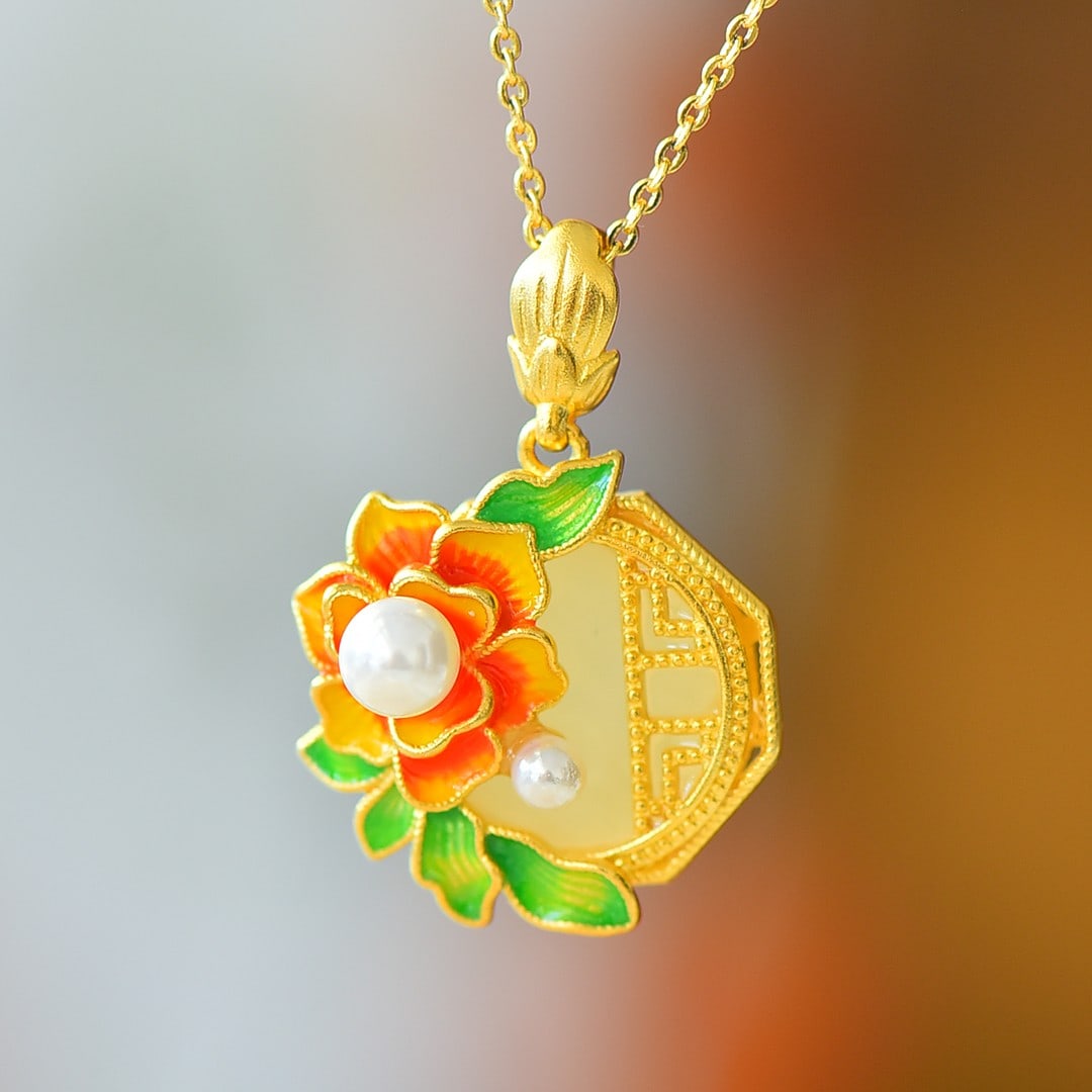 An Exquisite Sterling Silver-Gold Plated Inlaid White Jade Pendant,Inlaid Pearls: An Exquisite Sterling Silver-Gold Plated Inlaid White Jade Pendant,Inlaid Pearls 纯银镀金镶白玉吊坠,嵌珍珠