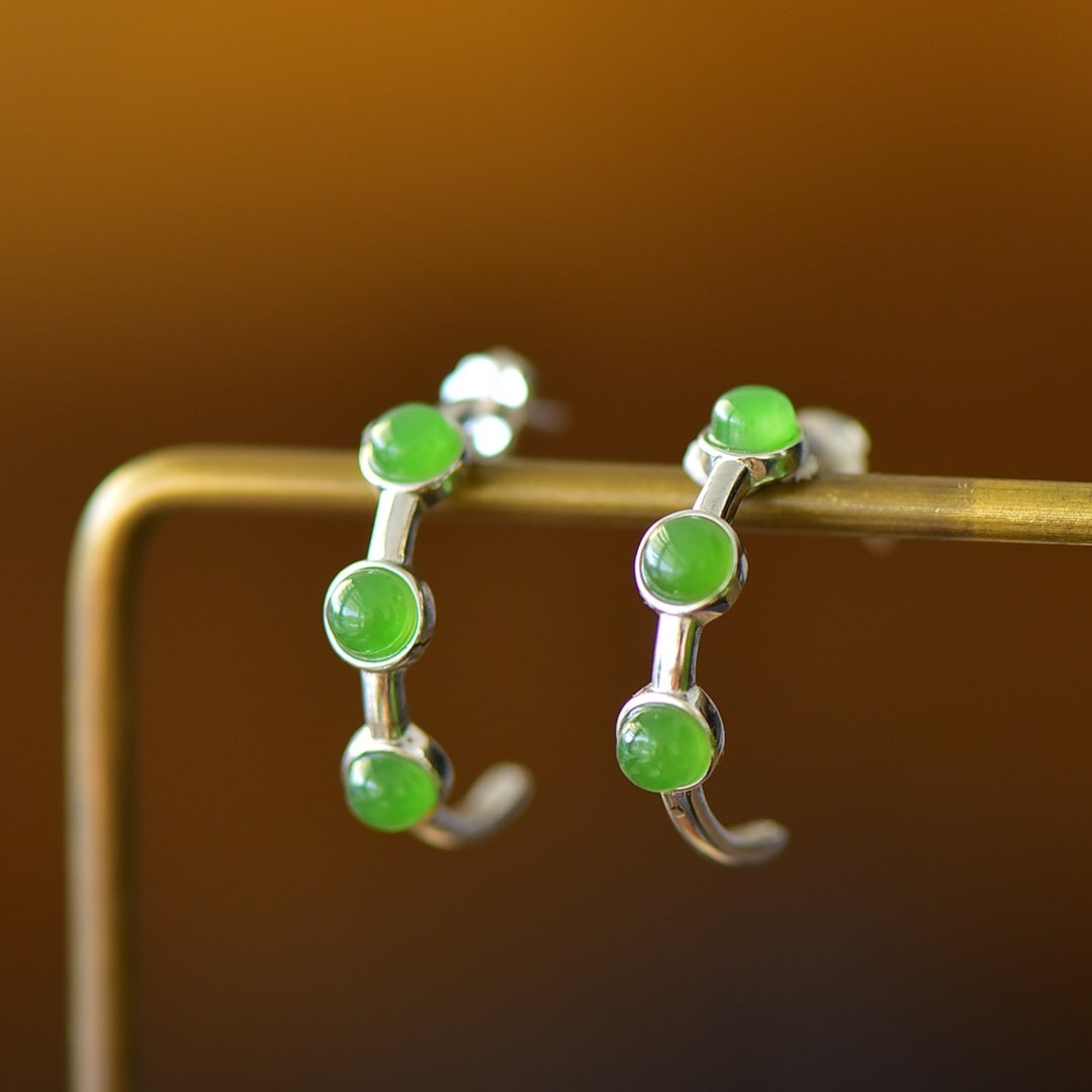 A Pair of Exquisite Sterling Silver Inlaid Jasper Ring: A Pair of Exquisite Sterling Silver Inlaid Jasper Ring,Size:0.2inx0.9in 纯银镶碧玉戒指