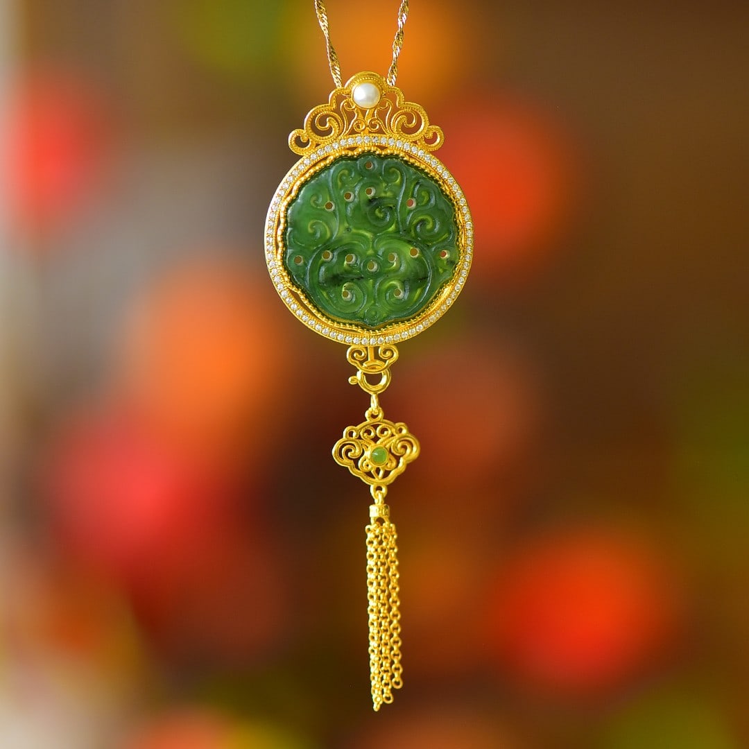 An Exquisite Sterling Silver-Gold Plated Inlaid Jasper Pendant: An Exquisite Sterling Silver-Gold Plated Inlaid Jasper Pendant 纯银镀金镶碧玉吊坠