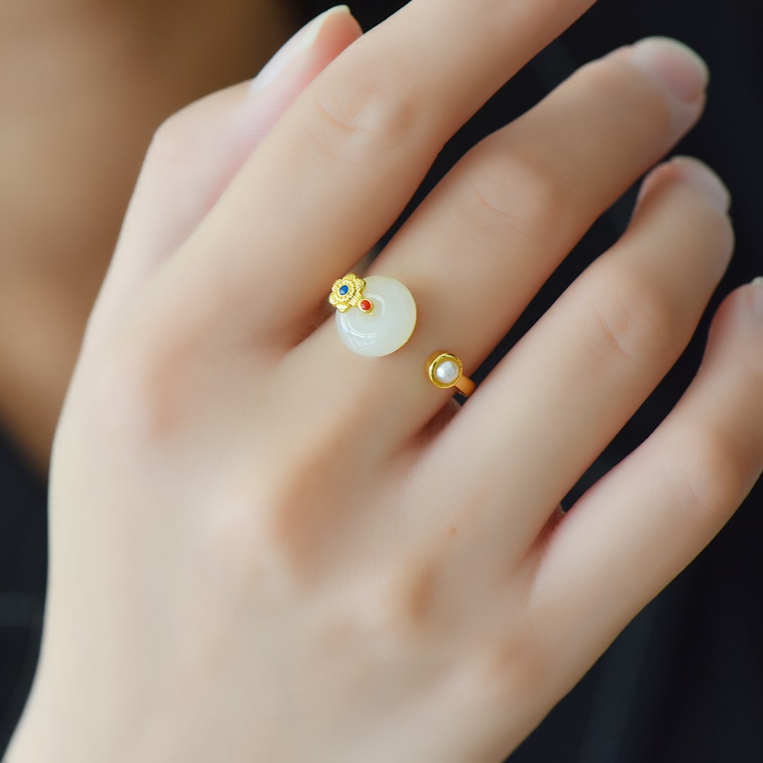 An Exquisite Sterling Silver-Gold Plated Inlaid White Jade Ring: An Exquisite Sterling Silver-Gold Plated Inlaid White Jade Ring 纯银镀金镶白玉戒指