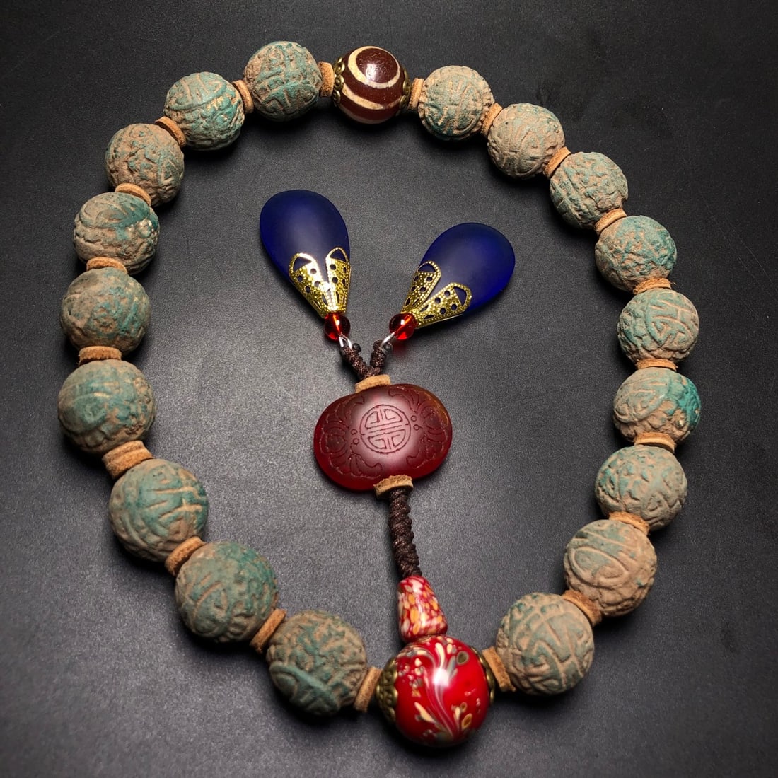 A Precious Eaglewood Bracelets: A Precious Eaglewood Bracelets,Size:0.7in 沉香手串