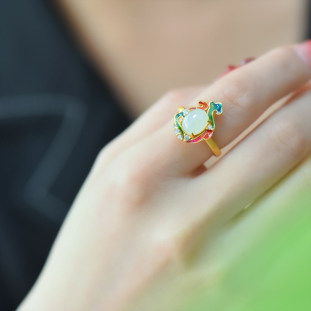 An Exquisite Sterling Silver-Gold Plated Inlaid White Jade Enamel Ring: An Exquisite Sterling Silver-Gold Plated Inlaid White Jade Enamel Ring,Size:0.4inx0.3in 纯银镀金镶白玉珐琅戒指