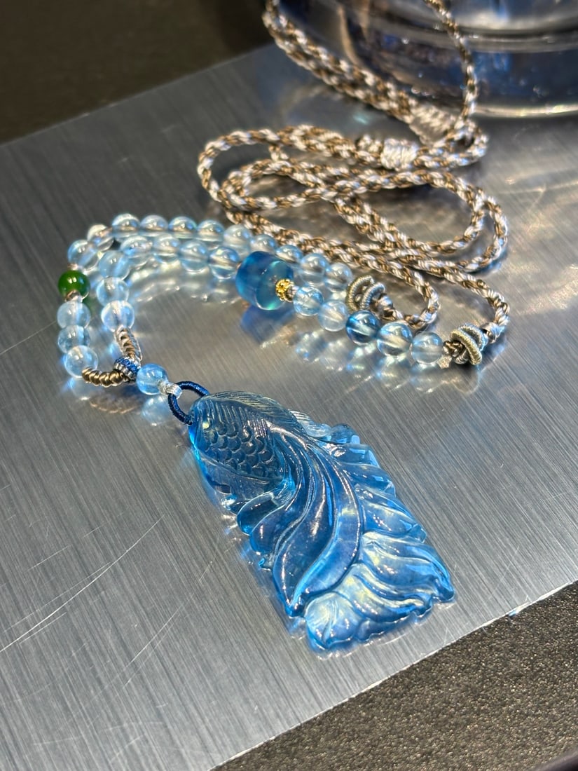 An Exquisite Aquamarine Fish Necklace: An Exquisite Aquamarine Fish Necklace,Size:1.6inx0.7in,Weight:10.3g 海蓝宝金鱼吊坠