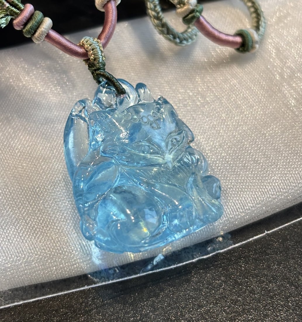 An Exquisite Aquamarine Auspicious Beast Necklace: An Exquisite Aquamarine Auspicious Beast Necklace,Size:1.1inx0.9inx0.4in,Weight:11.6g 海蓝宝瑞兽吊坠