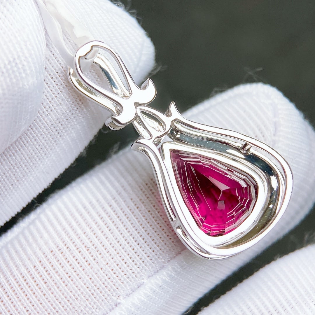 4.92Ctw Natural Tourmaline Necklace: 4.92Ctw Natural Tourmaline Necklace,Size:0.5inx0.4in 4.92Ctw天然碧玺项链