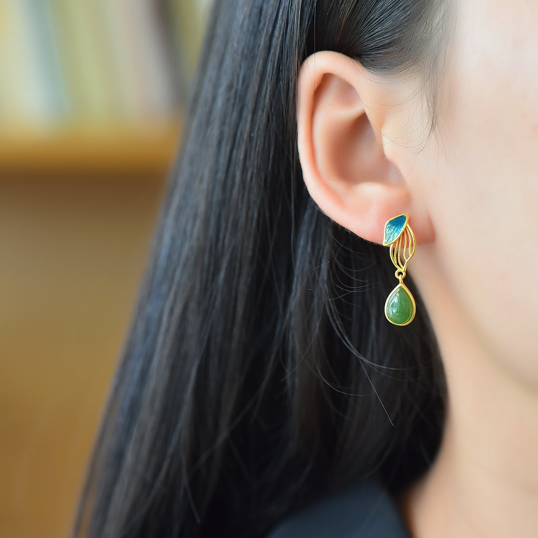 A Pair of Exquisite Sterling Silver-Gold Plated Inlaid Jasper Earrings: A Pair of Exquisite Sterling Silver-Gold Plated Inlaid Jasper Earrings,Size:0.2inx0.4in 一对纯银镀金镶碧玉耳环