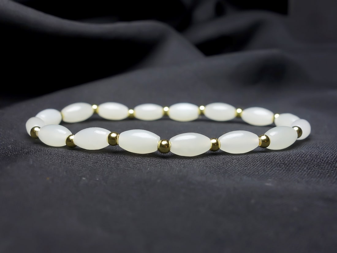 An Exquisite White Jade Bracelets (1 of 7)