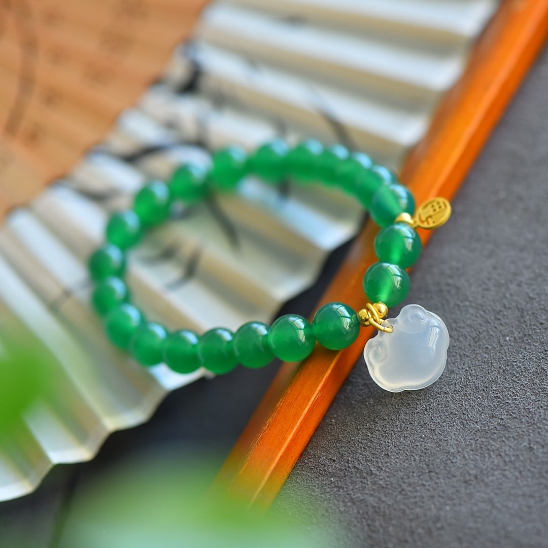 An Exquisite Sterling Silver-Gold Plated Inlaid Agate Bracelets: An Exquisite Sterling Silver-Gold Plated Inlaid Agate Bracelets,Size:0.3inx0.3in 纯银镀金镶玛瑙手串