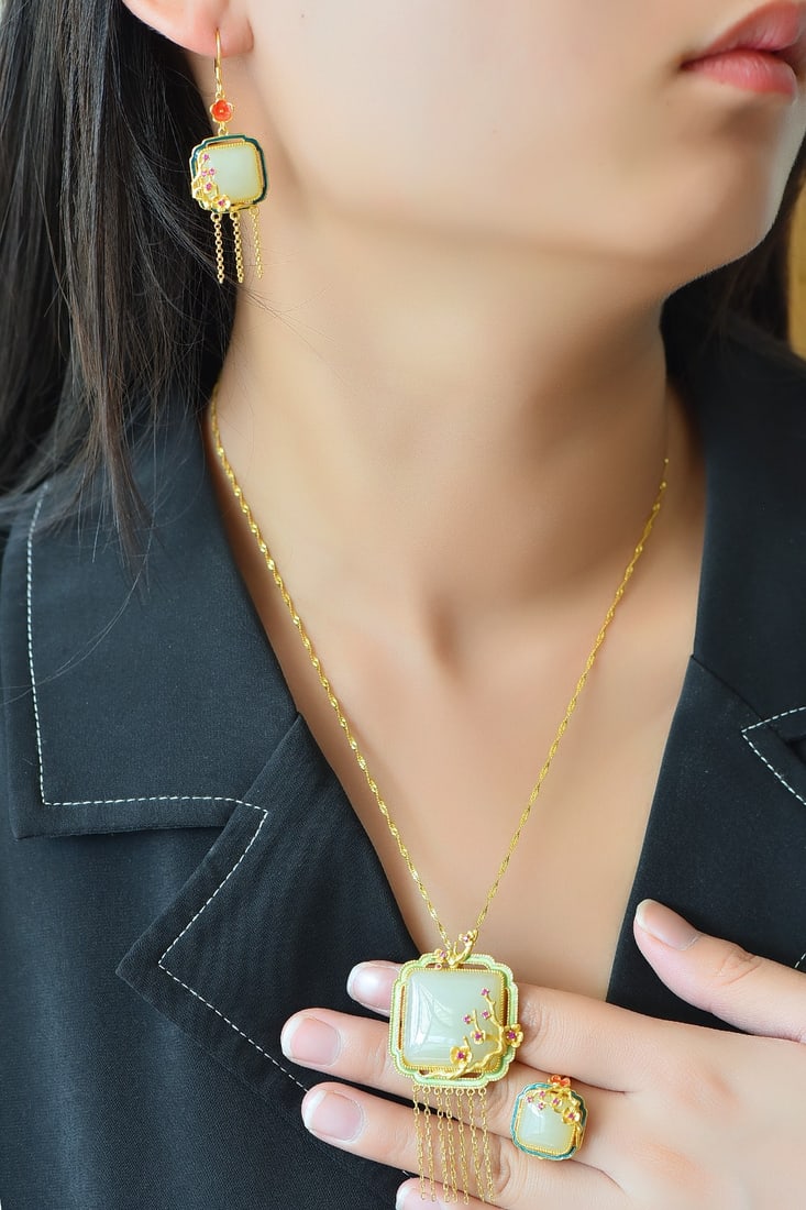 A Set of Fine Sterling Silver-Gold Plated Inlaid White Jade Enamel Jewelrys: A Set of Fine Sterling Silver-Gold Plated Inlaid White Jade Enamel Jewelrys 一套纯银镀金镶白玉珐琅首饰