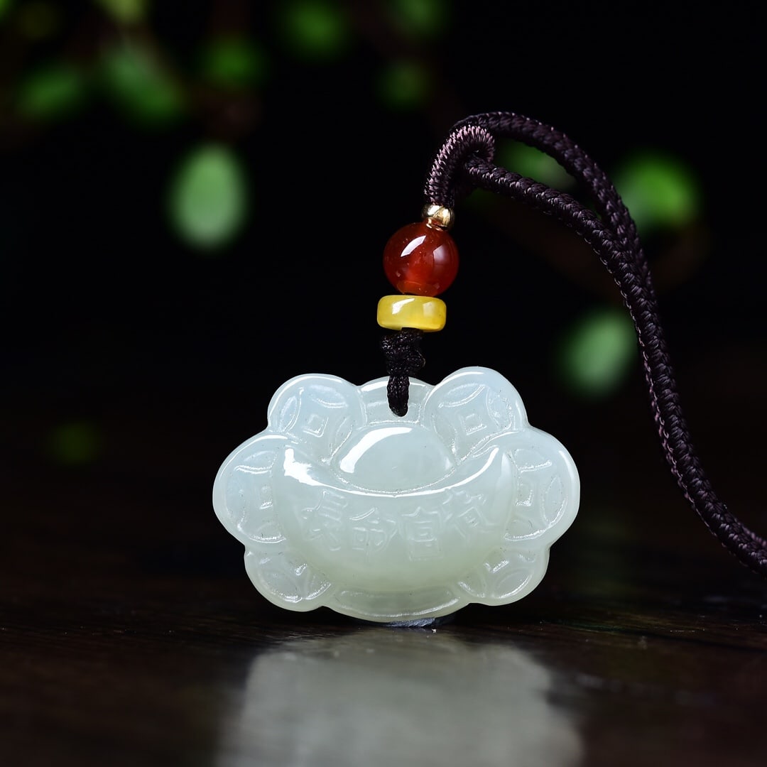 An Exquisite White Jade Pendant: An Exquisite White Jade Pendant,Size:0.9inx1.2in 白玉挂件