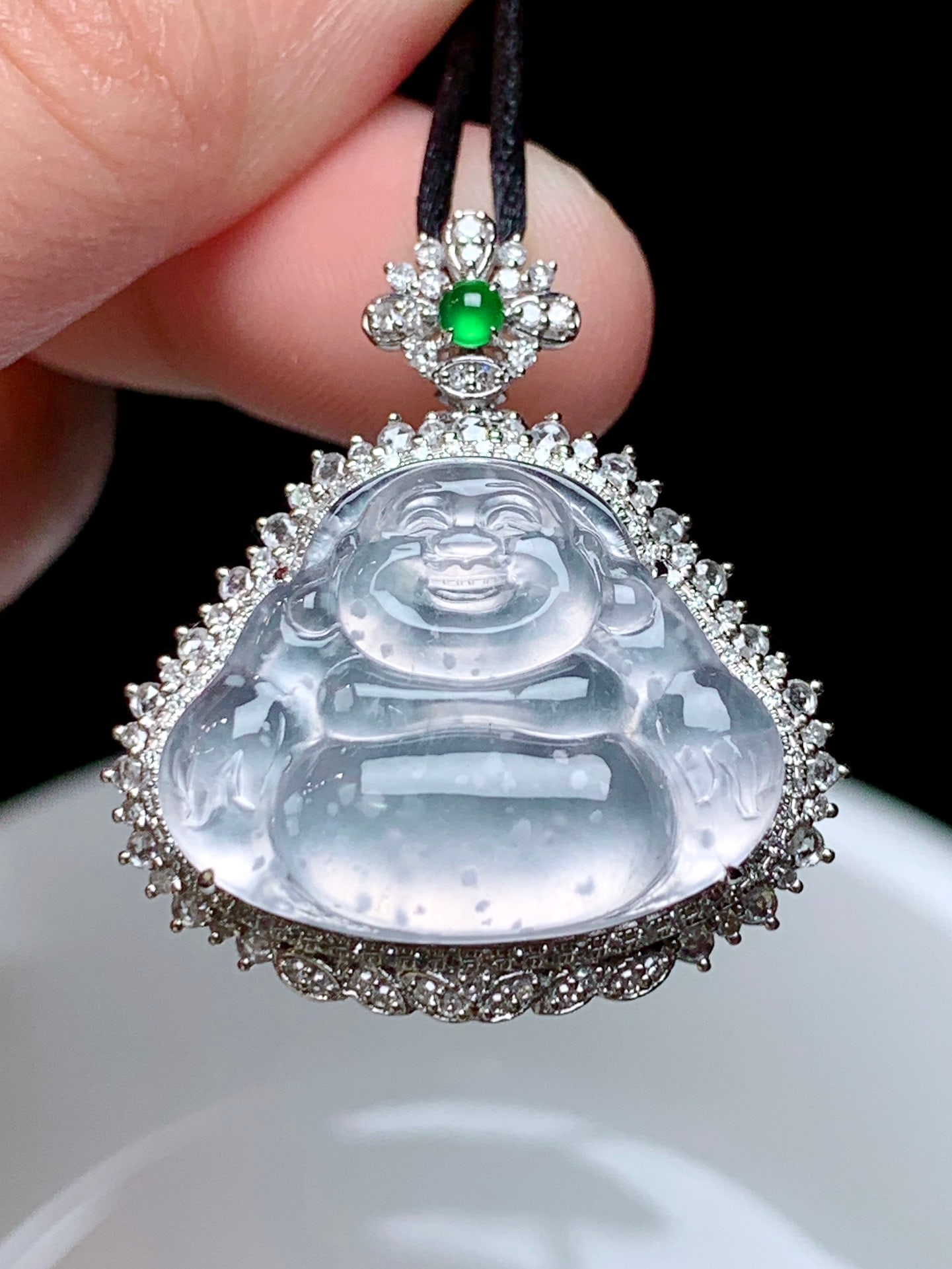 An Exquisite 18k Gold Diamond Inlaid Jadeite Pendant: An Exquisite 18k Gold Diamond Inlaid Jadeite Pendant,Size(Loose Stone):0.8inx0.7inx0.1in 18k金钻镶嵌翡翠吊坠