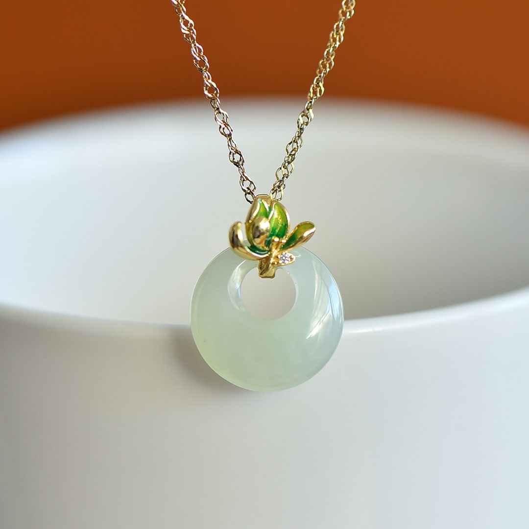 An Exquisite Sterling Silver Inlaid White Jade Enamel Pendant: An Exquisite Sterling Silver Inlaid White Jade Enamel Pendant,Size:0.6inx0.6in 纯银镶白玉珐琅吊坠