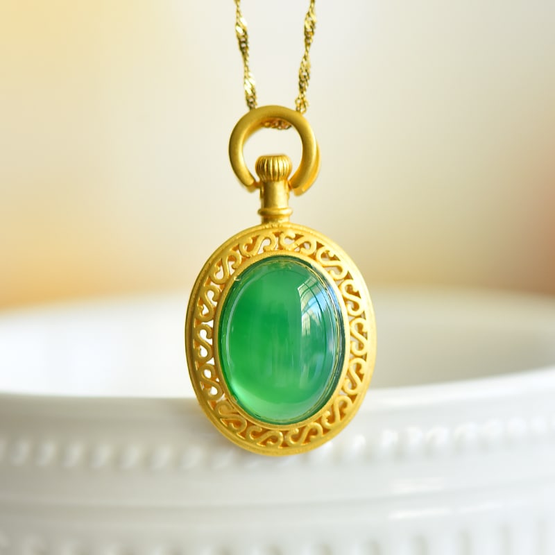 An Exquisite Sterling Silver-Gold Plated Inlaid Agate Pendant: An Exquisite Sterling Silver-Gold Plated Inlaid Agate Pendant,Size:0.5inx0.7in 纯银镀金镶玛瑙吊坠